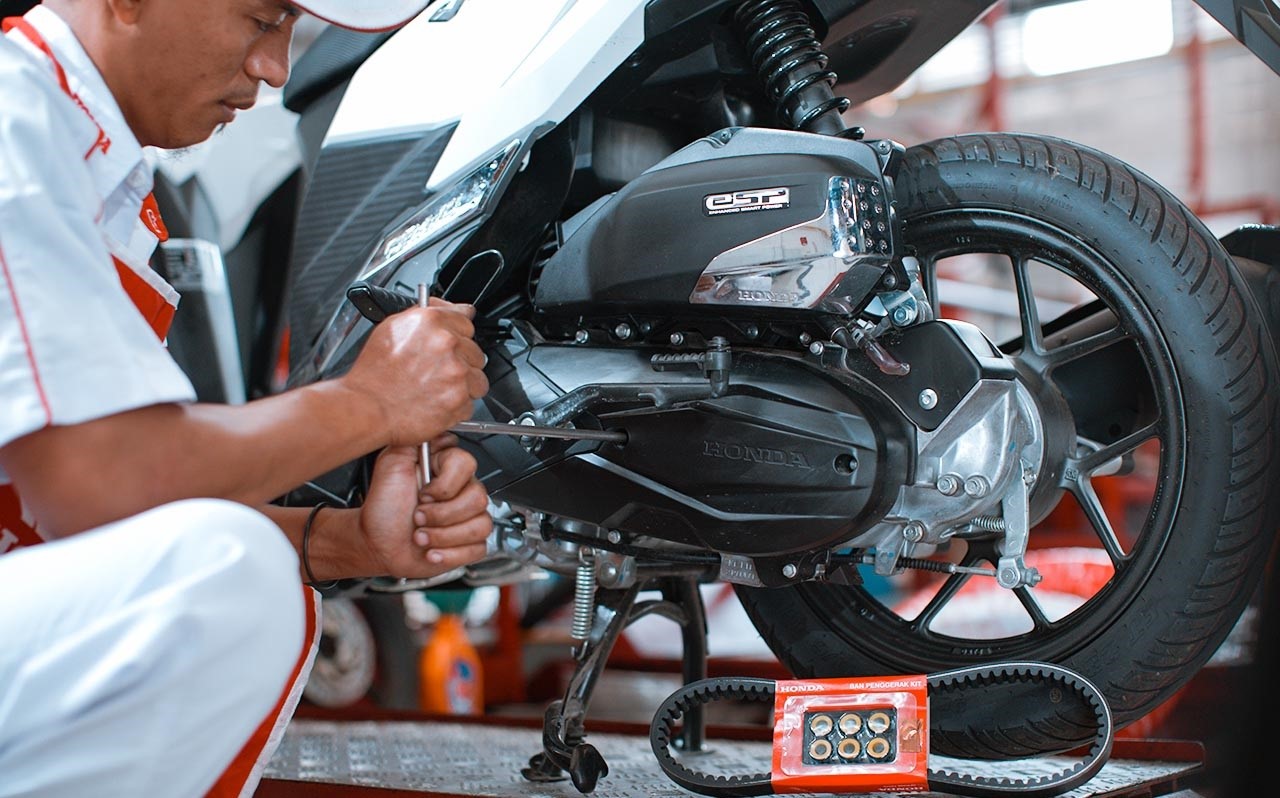 Tips Perawatan Motor Honda di Musim Hujan